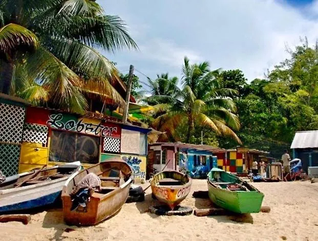 Idyllic Beachfront Apartamento *