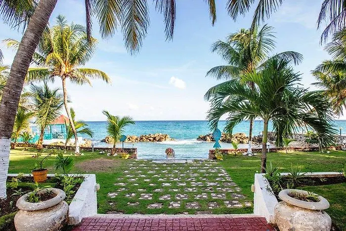 Idyllic Beachfront Apartamento *