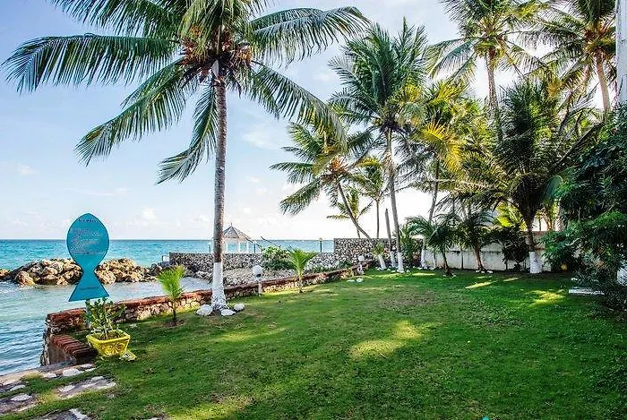 Idyllic Beachfront Apartamento *