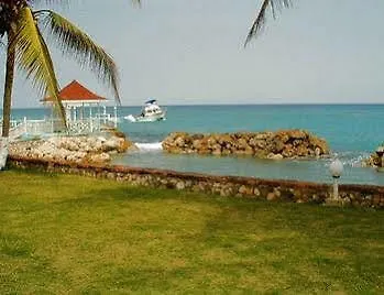 Idyllic Beachfront * Ocho Ríos