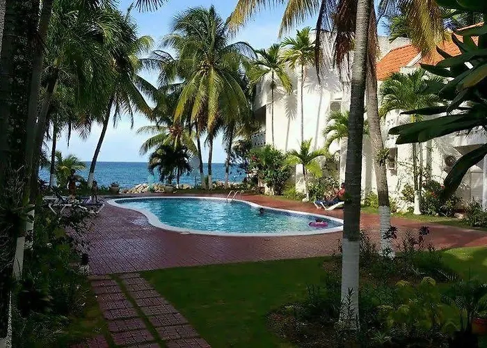 Idyllic Beachfront Apartamento Ocho Ríos