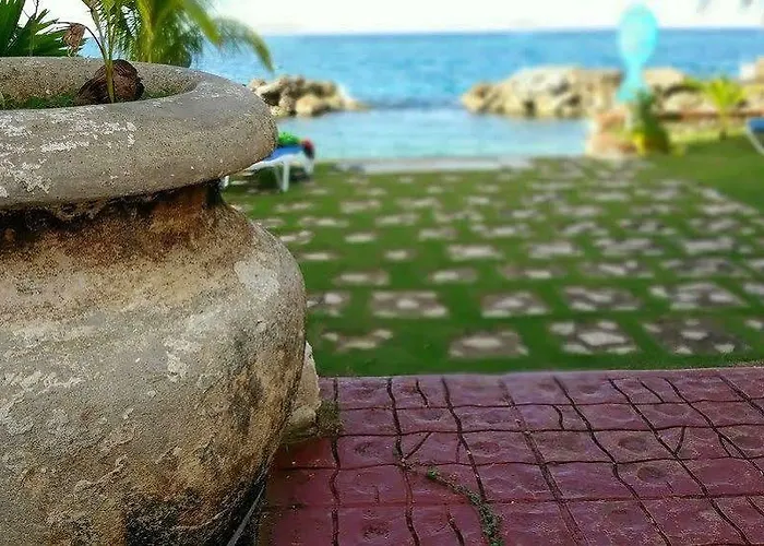 Idyllic Beachfront *