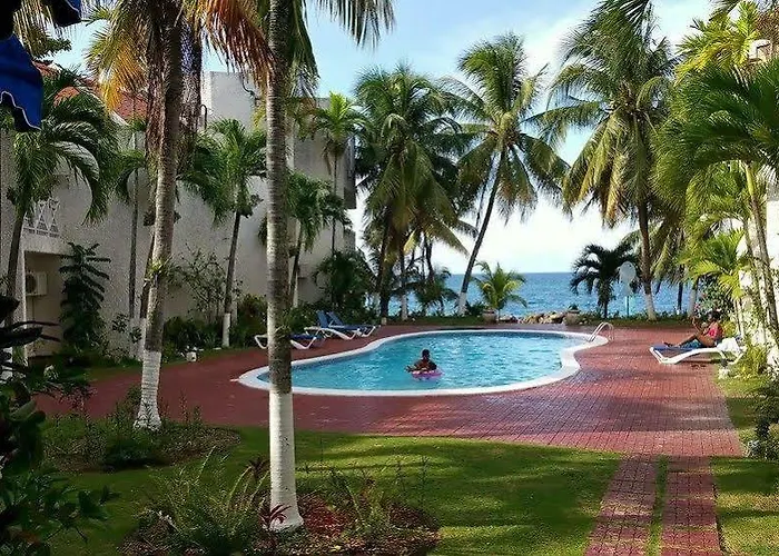 Idyllic Beachfront Apartamento Ocho Ríos